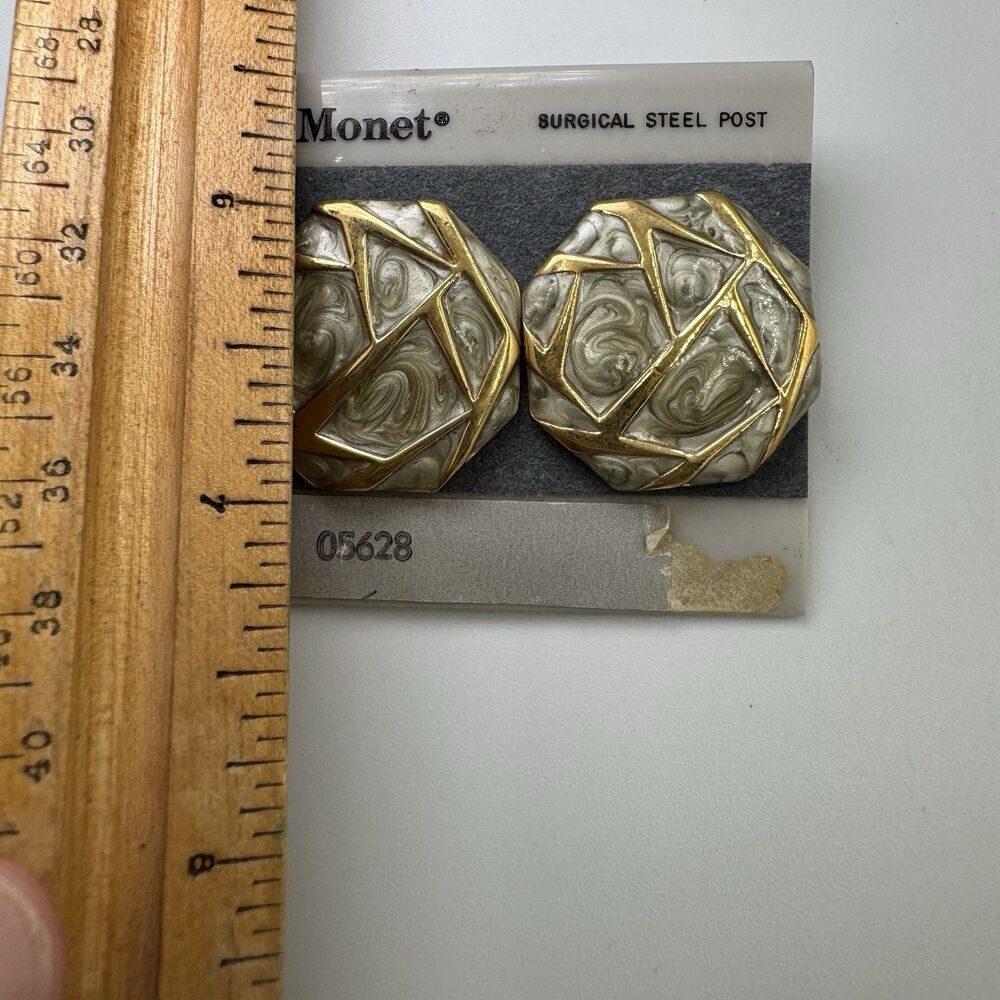 Goldtone Signed MONET Green Enamel Pierced Post Stud Earrings Vintage - Picture 3 of 3